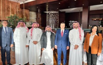 وزير السياحة والآثار يلتقي مدير عام العلاقات الدولية بوزارة السياحة السعودية لمناقشة تعزيز سبل التعاون الثنائي