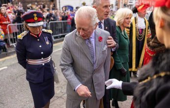 اعتقال شخص رشق البيض في اتجاه الملك تشارلز الثالث