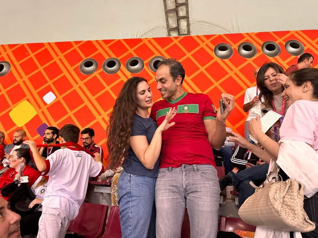 بالفيديو.. مشجع لبناني يتقدم لخطبة صديقته فى مدرجات مباراة المغرب وكرواتيا بالفيديو.. مشجع لبناني يتقدم لخطبة صديقته فى مدرجات مباراة المغرب وكرواتيا