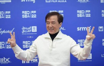 الفنان العالمي جاكي شان يصل حفل ختام مهرجان البحر الأحمر السينمائي