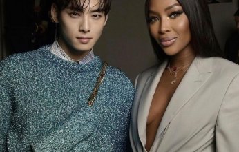 نعومي كامبل تبدي سعادتها للمشاركة في عرض"ديور" في منطقة الأهرامات