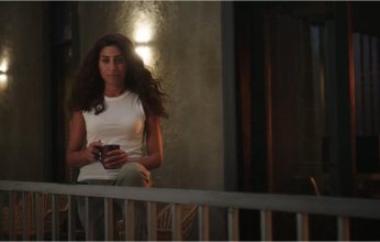 دينا الشربيني في تحدي للسيطرة على 7 أولاد في كامل العدد