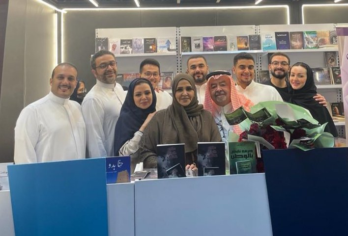 الأديبة دلال راضي تدشن إصدارين “حرف نابض بالوطن” و “على ضريح قاتلي” في معرض الكتاب بجدة الأديبة دلال راضي تدشن إصدارين “حرف نابض بالوطن” و “على ضريح قاتلي” في معرض الكتاب بجدة