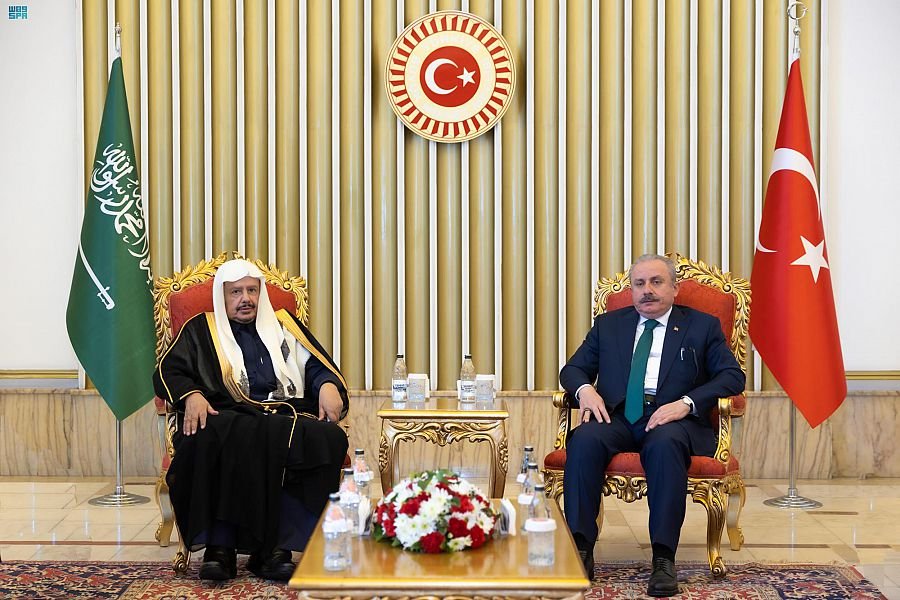 رئيس الشورى السعودي يبحث مع رئيس مجلس الأمة التركي التعاون البرلماني بين البلدين رئيس الشورى السعودي يبحث مع رئيس مجلس الأمة التركي التعاون البرلماني بين البلدين