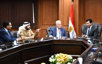 وزير الرياضة المصري يبحث مع محافظ جنوب سيناء ونائب سفير الإمارات استعدادات إقامة مهرجان رياضة الهجن