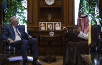 الجبير يستقبل رئيس وزراء بريطانيا السابق