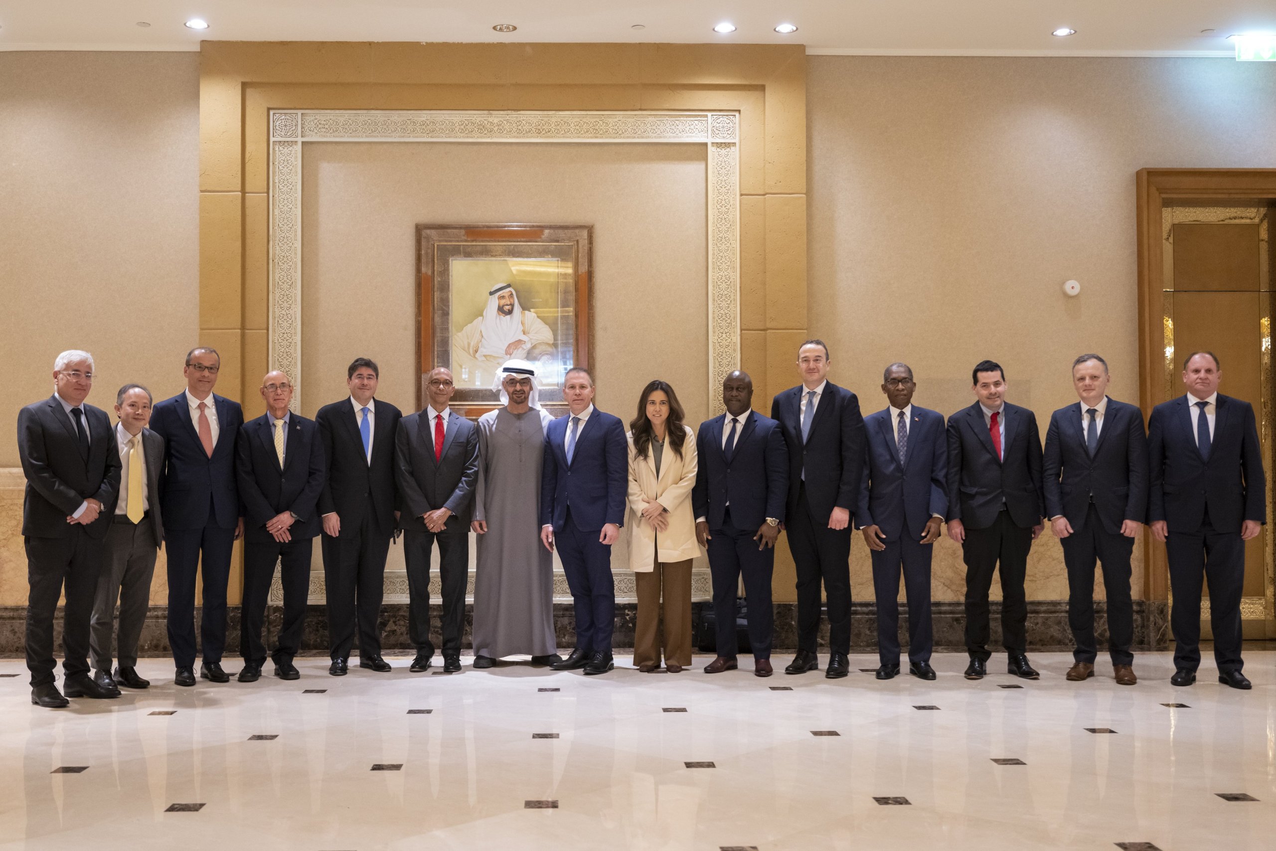 رئيس الإمارات يستقبل عدداً من مندوبي الدول الأعضاء في الأمم المتحدة رئيس الإمارات يستقبل عدداً من مندوبي الدول الأعضاء في الأمم المتحدة