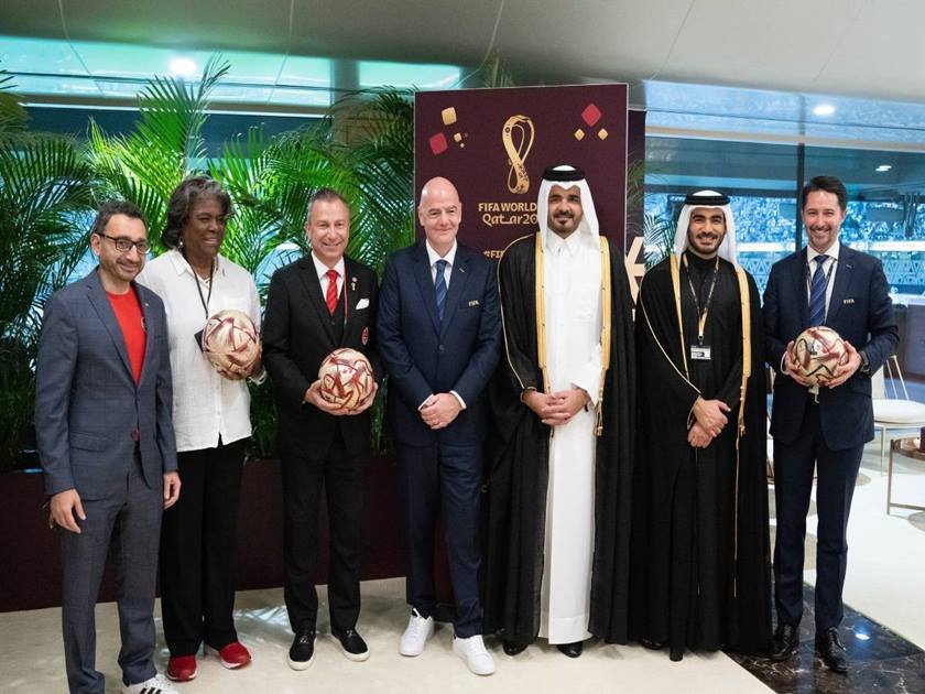 قطر تسلم كرة استضافة "كأس العالم 2026" لكندا والمكسيك وأمريكا قطر تسلم كرة استضافة "كأس العالم 2026" لكندا والمكسيك وأمريكا