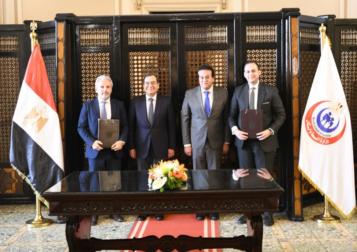 الصحة المصرية توقع بروتوكول مع "ايني" الإيطالية لتعزيز التعاون بمشروع الصحة المجتمعية الصحة المصرية توقع بروتوكول مع "ايني" الإيطالية لتعزيز التعاون بمشروع الصحة المجتمعية