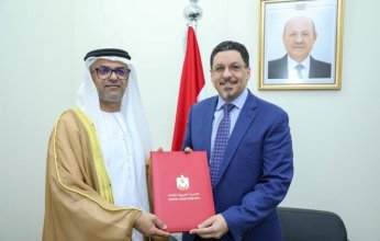 سفير دولة الإمارات يقدم نسخة من أوراق اعتماده إلى وزير خارجية اليمن