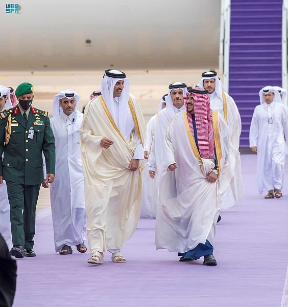 أمير قطر يصل إلى الرياض للمشاركة في القمة العربية الصينية أمير قطر يصل إلى الرياض للمشاركة في القمة العربية الصينية