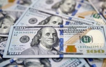 تراجع أسعار الدولار لأدنى مستوى له منذ أغسطس الماضي