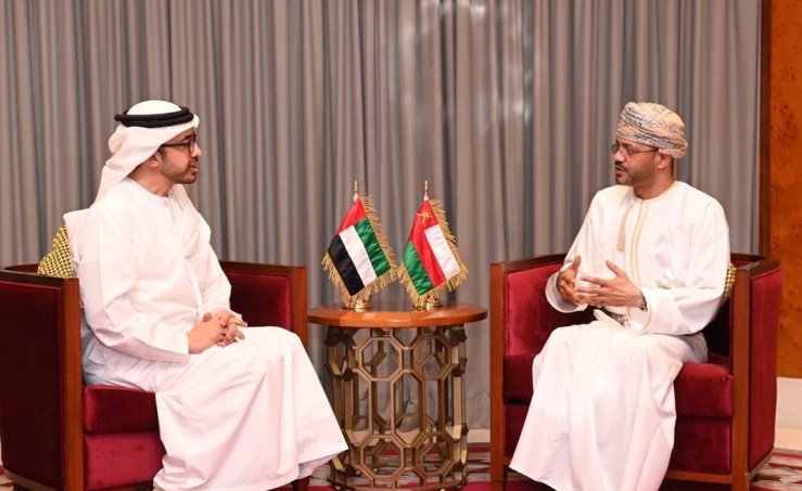 وزير الخارجية العماني يبحث مع نظيره الاماراتي تنمية وتعزيز التعاون الثنائي وزير الخارجية العماني يبحث مع نظيره الاماراتي تنمية وتعزيز التعاون الثنائي