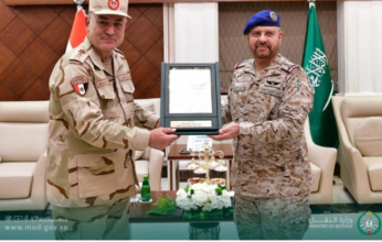 مصر والسعودية تبحثان سبل تعزيز علاقات التعاون الدفاعي والعسكري بين البلدين