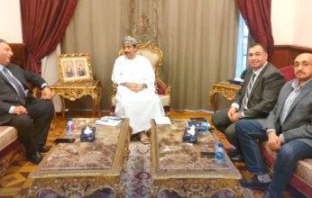 سفير عُمان بالقاهرة يبحث سبل التعاون في مجال الطاقة المتجددة مع عدد من المستثمرين المصريين