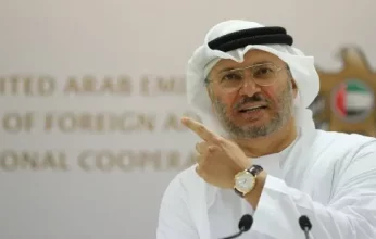 أنور قرقاش: المساس بالمقدسات يعمق المواجهة القيمية والأيديولوجية