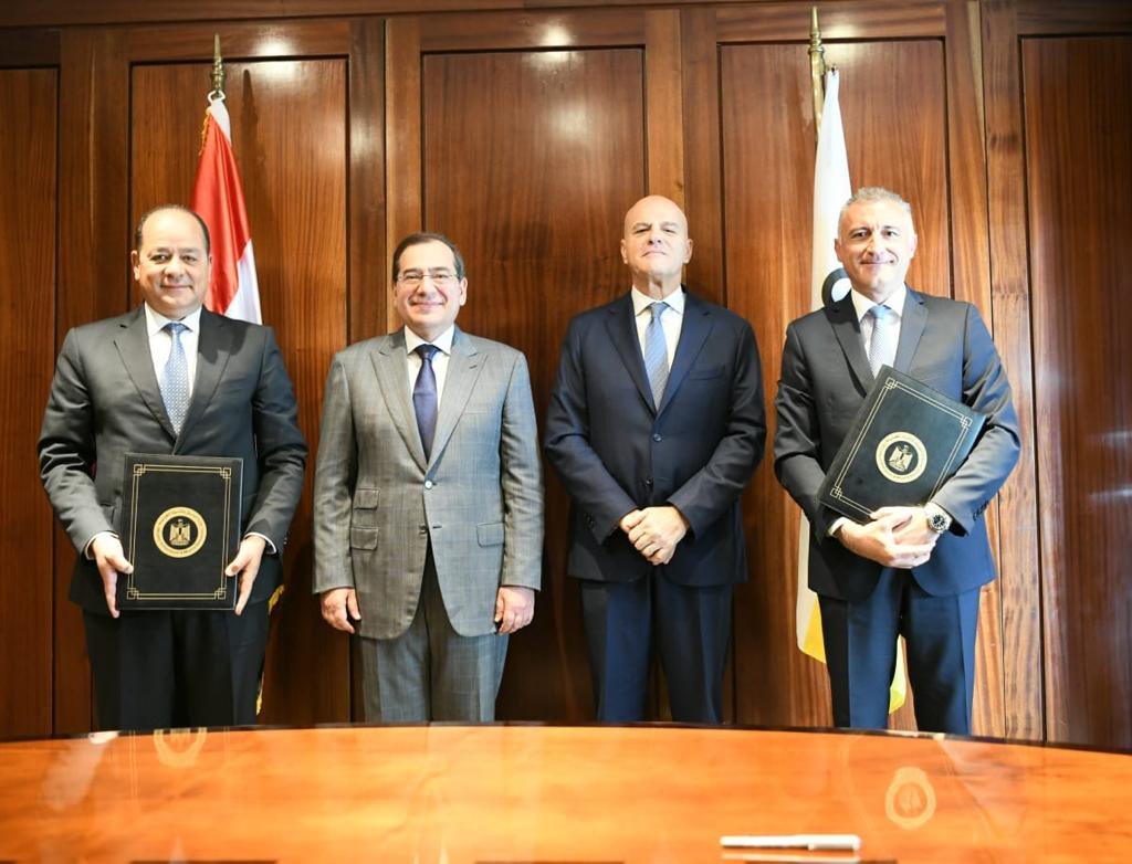 مصر واينى الايطالية يوقعان مذكرة نوايا في مجال تكنولوجيا خفض الانبعاثات مصر واينى الايطالية يوقعان مذكرة نوايا في مجال تكنولوجيا خفض الانبعاثات