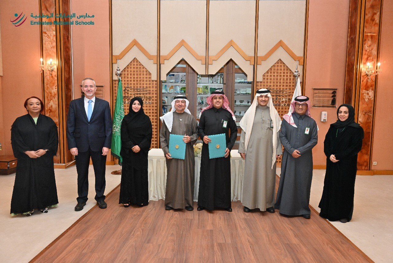 اتفاقية تعاون بين "الإمارات الوطنية" ومدارس الرياض بالسعودية اتفاقية تعاون بين "الإمارات الوطنية" ومدارس الرياض بالسعودية