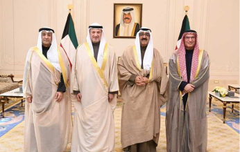 ولي العهد الكويتي يستقبل نائب وزير الخارجية والأمين العام لمجلس التعاون