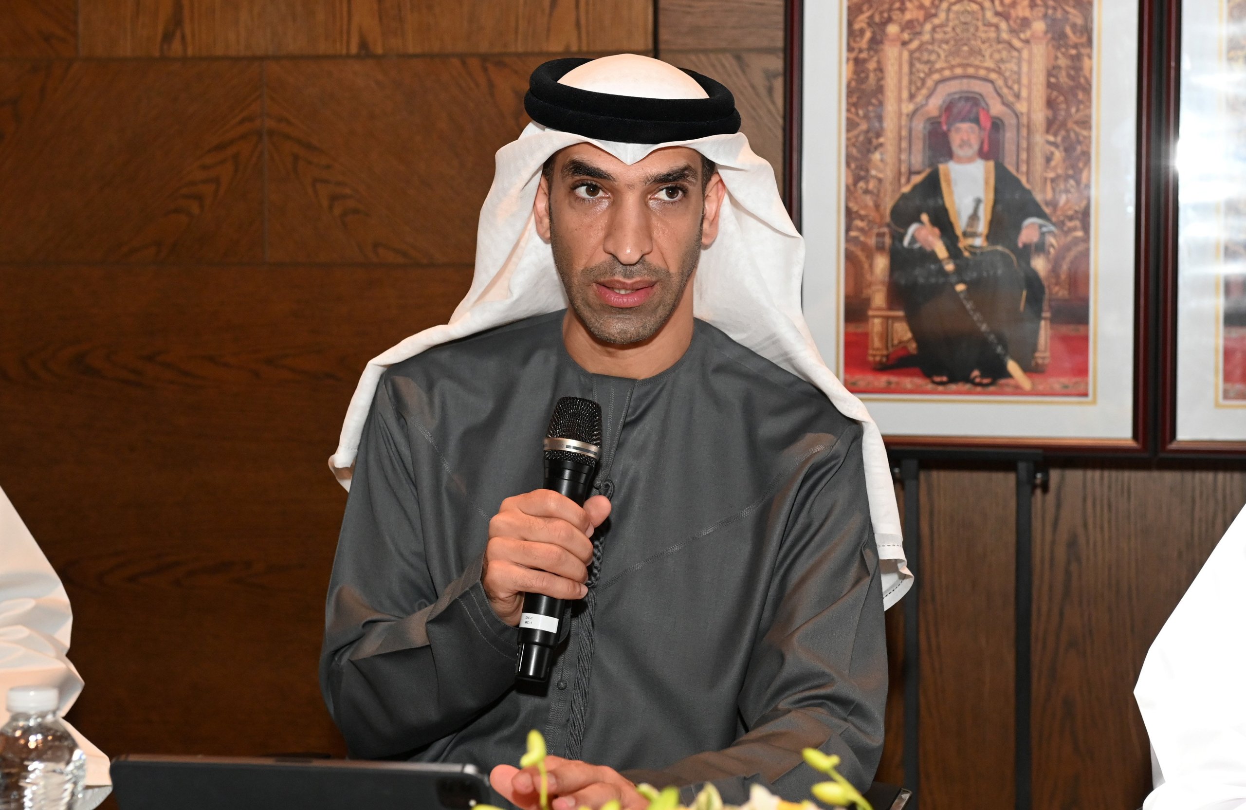 وزير التجارة الخارجية الاماراتي يشيد بجهود سلطنة عمان في استقطاب الاستثمارات وزير التجارة الخارجية الاماراتي يشيد بجهود سلطنة عمان في استقطاب الاستثمارات