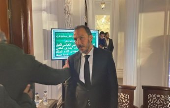 بالصور.. نجوم الفن في عزاء والدة الفنان طارق لطفي