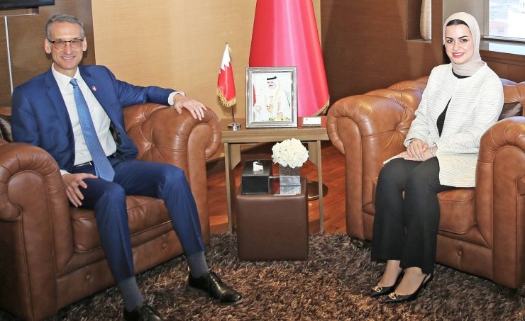 البحرين وأمريكا يبحثان تعزيز العلاقات الثنائية البحرين وأمريكا يبحثان تعزيز العلاقات الثنائية