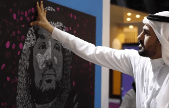 فنان تشكيلي يرسم لوحة لولي العهد السعودي بـ 20 ألف بصمة يد