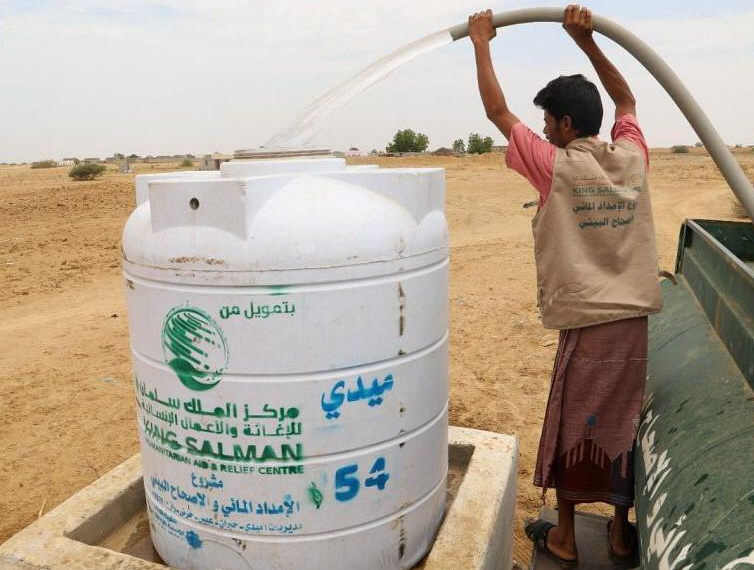 " الملك سلمان للإغاثة" يضخ مياه لمخيمات النازحين بمحافظات حجة وصعدة والحديدة خلال أسبوع " الملك سلمان للإغاثة" يضخ مياه لمخيمات النازحين بمحافظات حجة وصعدة والحديدة خلال أسبوع