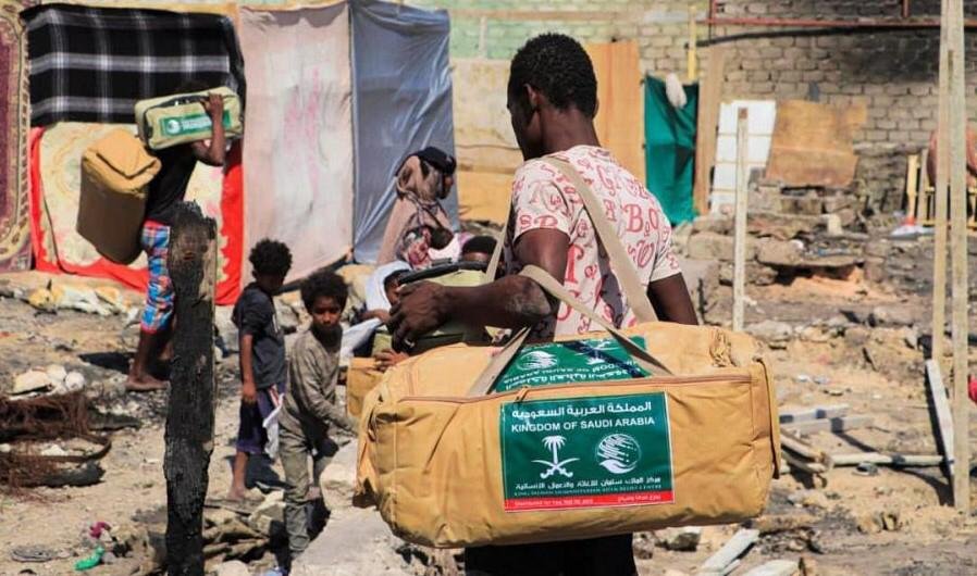 مركز الملك سلمان للإغاثة يفتتح مشروعا تعليميا جديدا في عدن.. ويقدم مساعدات غذائية للنازحين في مأرب مركز الملك سلمان للإغاثة يفتتح مشروعا تعليميا جديدا في عدن.. ويقدم مساعدات غذائية للنازحين في مأرب