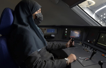 سعوديات يقدن قطارات سريعة لنقل الحجاج إلى مكة والمدينة