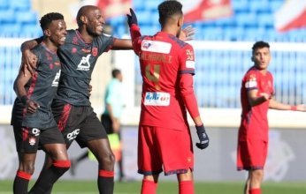 الرائد يفوز على ضمك بثنائية في دوري روشن للمحترفين