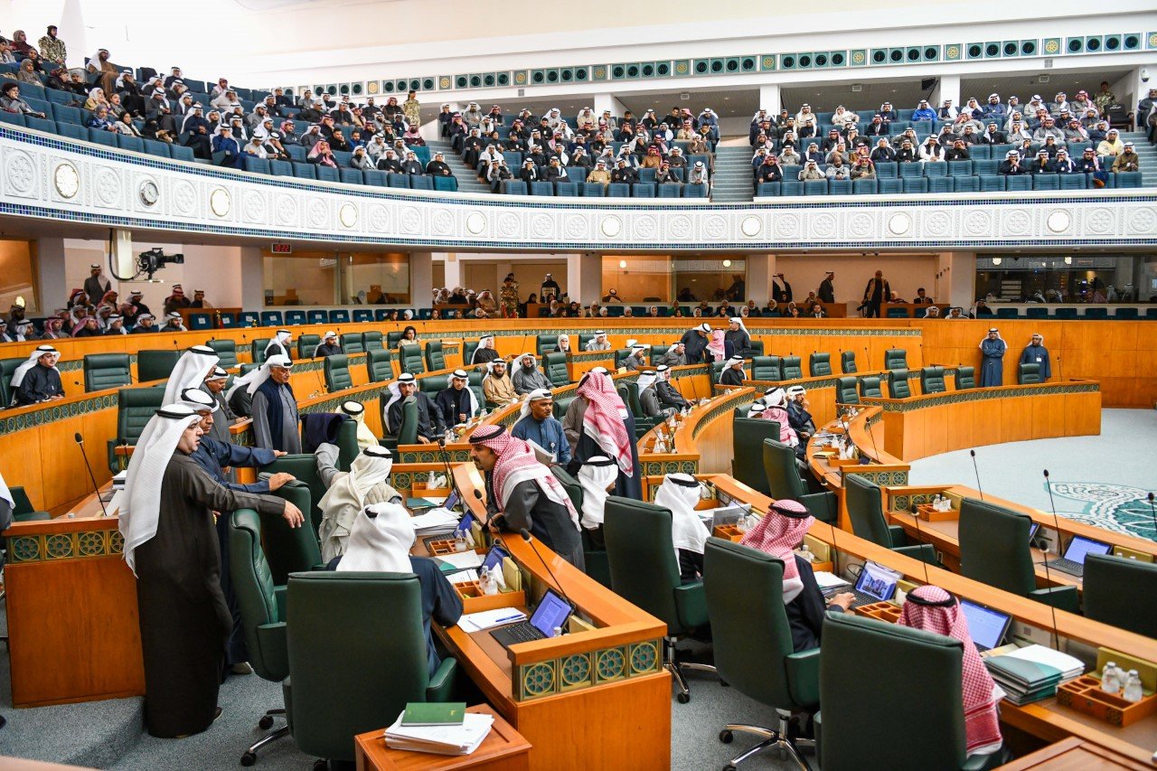 رئيس مجلس الأمة الكويتي يرفع الجلسة العادية بعد انسحاب الحكومة رئيس مجلس الأمة الكويتي يرفع الجلسة العادية بعد انسحاب الحكومة