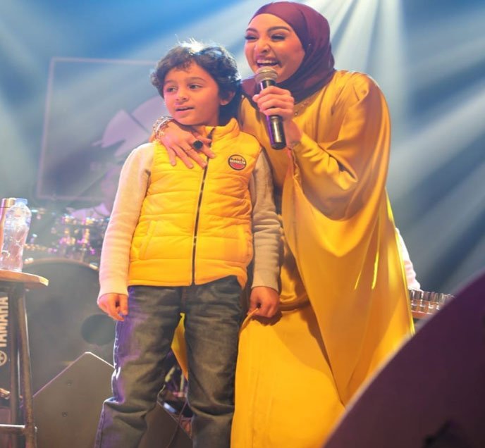هلا رشدي تتألق في اولي حفلاتها الجماهيرية هلا رشدي تتألق في اولي حفلاتها الجماهيرية