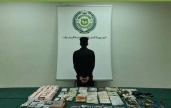 القبض على شخص لعرضه وتروجيه مواد مخدرة عبر شبكات التواصل بالرياض