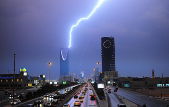 الأرصاد السعودية تحذر من عواصف رعدية مصحوبة بأمطار غزيرة على الرياض