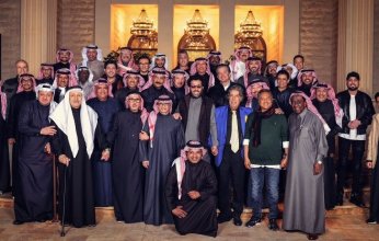 تركي آل الشيخ يستقبل الفنانين والموسيقيين المشاركين في "ليلة صوت الأرض"
