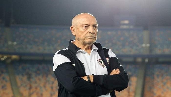 مدرب الزمالك يقم تعليمات خاصة لدونجا مدرب الزمالك يقم تعليمات خاصة لدونجا