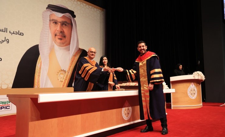 جامعة البحرين تخرج 3 آلاف مهندس ضمن احتفالية الفوج الرابع والعشرين جامعة البحرين تخرج 3 آلاف مهندس ضمن احتفالية الفوج الرابع والعشرين