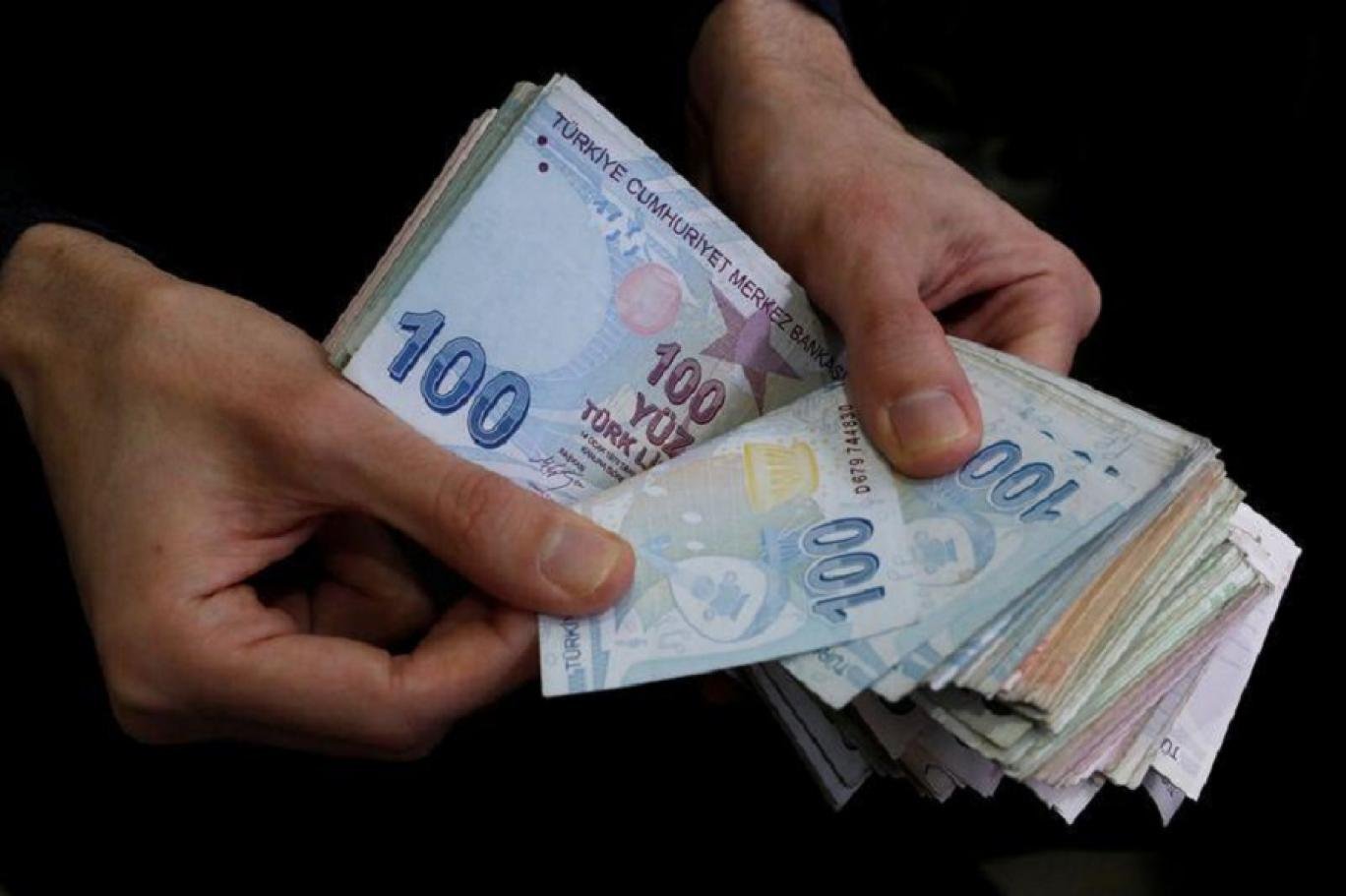 تراجع الليرة التركية إلى أدنى مستوياتها على الإطلاق تراجع الليرة التركية إلى أدنى مستوياتها على الإطلاق