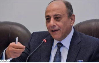 وزير الطيران المدني المصري يهنئ العاملين بتجديد اعتماد شهادة "الأيزوا"