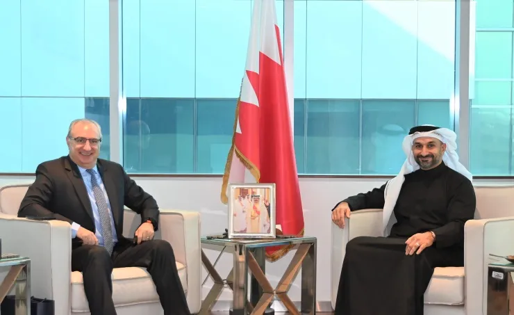 وزير الصناعة والتجارة البحريني يلتقي سفير إسرائيل لدى المملكة وزير الصناعة والتجارة البحريني يلتقي سفير إسرائيل لدى المملكة