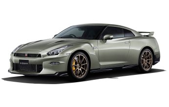 نيسان تحدث مظهر السيارة الرياضية GT-R