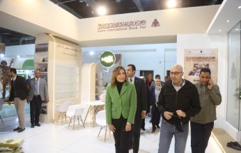 إقبال جماهيرى على فعاليات معرض القاهرة للكتاب فى يومه الخامس