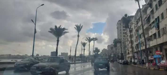 نوة عيد الميلاد تضرب "الإسكندرية" وجهود مكثفة لسحب تجمعات المياه نوة عيد الميلاد تضرب "الإسكندرية" وجهود مكثفة لسحب تجمعات المياه