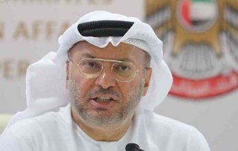 قرقاش يُعلق على "التصرفات المشينة" تجاه القرآن