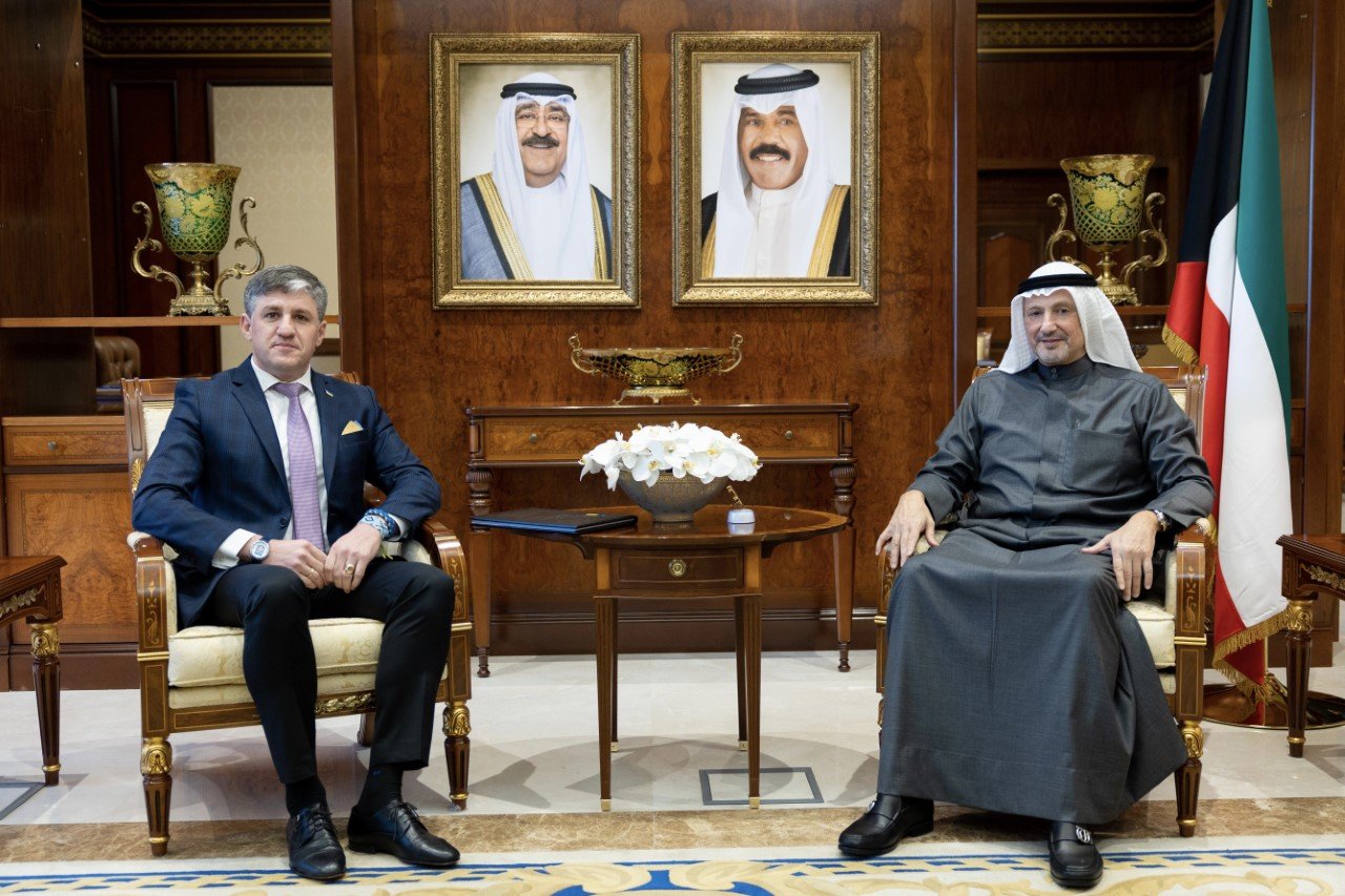 وزير الخارجية الكويتي يلتقي سفير أوكرانيا لبحث التطورات الأخيرة للأزمة الأوكرانية وزير الخارجية الكويتي يلتقي سفير أوكرانيا لبحث التطورات الأخيرة للأزمة الأوكرانية
