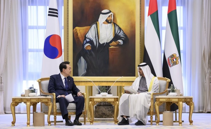 الإمارات وكوريا الجنوبية تتفقان على ترسيخ وتطوير الشراكة الإستراتيجية الإمارات وكوريا الجنوبية تتفقان على ترسيخ وتطوير الشراكة الإستراتيجية