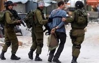قوات الاحتلال تعتقل فلسطينيًا ويُخضِع 3 فتية للتحقيق قرب المسجد الإبراهيمي