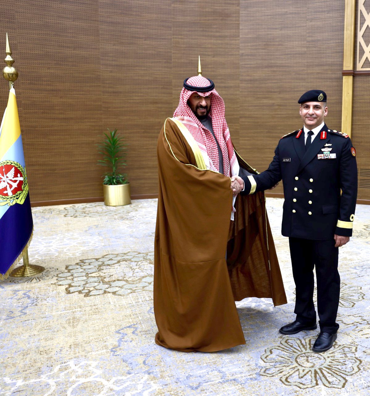 وزير الدفاع الكويتي بالإنابة: منتسبو الجيش الكويتي يحظون باهتمام ورعاية القيادة السياسية وزير الدفاع الكويتي بالإنابة: منتسبو الجيش الكويتي يحظون باهتمام ورعاية القيادة السياسية