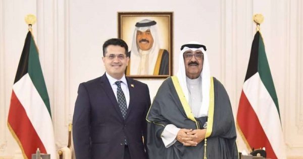 ولي العهد الكويتي يستقبل الدكتور وضاح الرفاعي ولي العهد الكويتي يستقبل الدكتور وضاح الرفاعي